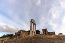 Vista panorámica del Foro Romano, Roma, Lacio, Italia - foto de stock