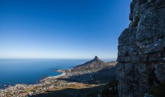 Vista panorámica del océano atlántico vista desde la roca, Sudáfrica - foto de stock