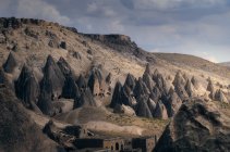 Vista panorámica de cuevas de roca, Selime, Capadocia, Turquía - foto de stock