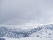 Vista panorámica del paisaje de montaña en invierno, Sierra Nevada, Granada, Andalucía, España - foto de stock