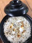 Vue rapprochée de délicieux riz dans les cuisines de riz — Photo de stock