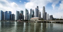 Vista panorâmica da cidade skyline, Marina Bay, Singapura — Fotografia de Stock