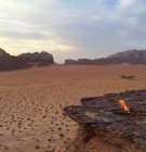 Campfire in the desert, Wadi Rum, Giordania — Foto stock
