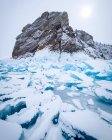 Paesaggio invernale ghiacciato, Isola di Olkhon, Lago Bajkal, Oblast 'di Irkutsk, Siberia, Russia — Foto stock