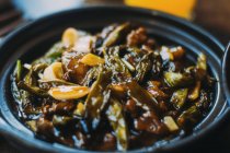 Dish with stir fried beef and vegetables, closeup view — Stock Photo