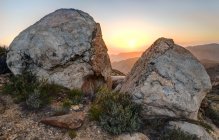 Vista panorámica de Split Rock Sunrise, McCain Valley National wildlife Management Área, California, Estados Unidos - foto de stock