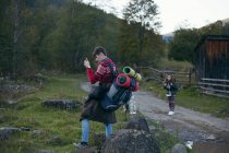 Two backpackers taking photos, Ukraine — Stock Photo