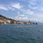Vista panoramica su Salò, Lago di Garda, Lombardia, Italia — Foto stock