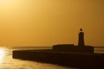 Vue panoramique sur le phare de La Valette au lever du soleil, Malte — Photo de stock