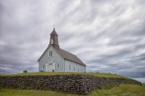 Vista panorámica de la iglesia en Strandakirkja, Islandia - foto de stock
