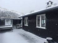 Vue panoramique de Summerhouse dans la neige, Fanoe, Danemark — Photo de stock