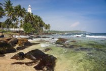 Vue panoramique du phare sur la plage, Dondra, Province du Sud, Sri Lanka — Photo de stock