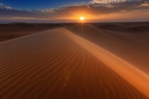 Мальовничий вид на захід сонця пустелі, Саудівська Аравія — стокове фото