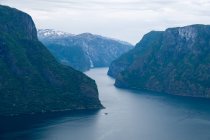 Vista panorámica de Aurlandsfjord, Sogn og Fjordane, Noruega - foto de stock