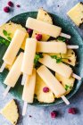 Pineapple ice-lollies with slices of pineapple, closeup view — Stock Photo