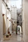 Vista panorámica de la calle estrecha, Bari, Puglia, Italia — Stock Photo