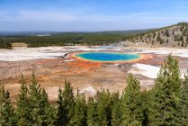 Scenic view of Grand Prismatic Spring, Yellowstone National Park, Wyoming, America, USA — Stock Photo