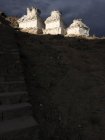 Vista panorámica de tres acordes sobre el enfoque de Shanti Stupa, Leh, Ladakh, India - foto de stock