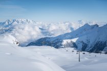Luftaufnahme wunderschöner Berge in den Schweizer Alpen — Stockfoto