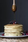 Closeup view of Stack of pancakes with blueberries and honey — Stock Photo