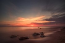 Malerischer Blick auf Strand Sonnenuntergang, Karkle, klaipeda, Litauen — Stockfoto