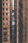 Close-up of Fire escapa entre dos rascacielos, Chicago, Illinois, Estados Unidos - foto de stock