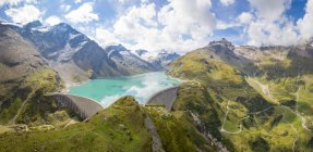 View of the mountain lake in Austrian alps, Switzerland — Stock Photo