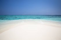 Vista panorámica de la majestuosa playa tropical, Maldivas - foto de stock