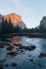 Vista panorâmica de El Capitan, Parque Nacional de Yosemite, Califórnia, América, EUA — Fotografia de Stock
