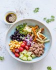 Overhead view of tuna pasta salad with sesame dressing — Stock Photo