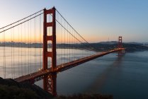 Мальовничий вид на міст Золоті ворота на заході сонця, Сан-Франциско, Каліфорнія, Америка, США — стокове фото