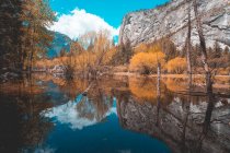 Scenic view of Mirror lake, Yosemite National Park, California, United States — Stock Photo