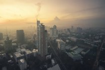 Vista panorámica del horizonte de la ciudad al amanecer, Bangkok, Tailandia - foto de stock