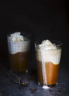 Café glacé dans un grand verre avec crème glacée — Photo de stock