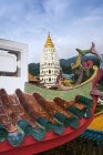 Malerische Ansicht der architektonischen Tempelmerkmal, kek lok si Tempel, Penang, Malaysia — Stockfoto