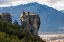 Vista panorámica del monasterio de la Santísima Trinidad, Meteora, Tesalia, Grecia - foto de stock
