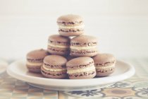 Closeup view of Plate of chocolate macaroons — Stock Photo