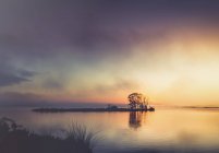 Живописный вид на туманный восход солнца, Остров Пойнт, Мандура, Западная Австралия, Австралия — стоковое фото