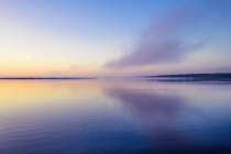 Nuages se reflétant dans un lac, Mandurie, Australie occidentale, Australie — Photo de stock