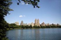 Vista panorámica del embalse Jackie Kennedy Onassis, Central Park, Manhattan, Nueva York, América, Estados Unidos - foto de stock