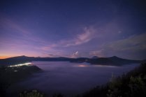 Vista panoramica dell'alba al Bromo Tengger Semeru National Park, Giava orientale, Indonesia — Foto stock