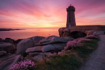 Vue panoramique sur le phare de Ploumanac'h, Bretagne, France — Photo de stock