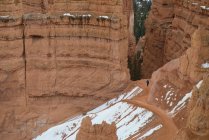 A lone adventure hikes a trail through Bryce Canyon National Park, Utah — Stock Photo
