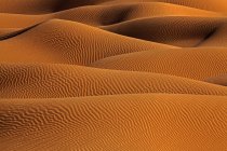 Vista de cerca de las dunas de arena en el desierto, Arabia Saudita - foto de stock