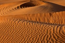 Primer plano de dunas de arena en el desierto, Arabia Saudita - foto de stock