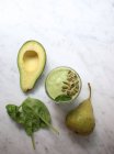 Avocado, spinach and pear smoothie with mint and pumpkin seeds — Stock Photo