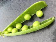 Peas in a pea pod, closeup view — Stock Photo