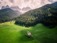 Chiesa San Giovanni Church, Dolomites, Trentino, South Tyrol, Italy — стокове фото