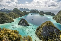 Vista dall'isola Wayag, Raja Ampat, Papua occidentale, Indonesia — Foto stock