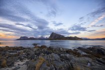 Paisagem costeira de Sandnes, Flakstad, Lofoten, Nordland, Noruega — Fotografia de Stock